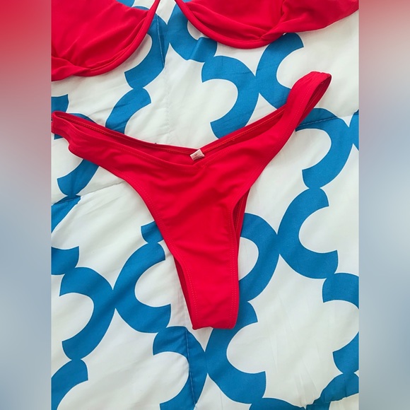 Rich Red Underwire Top Breast Detailed High Leg Bikini Set - Picture 2 of 4